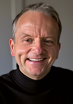Das Bild zeigt ein Porträt des Autors Michael Messerschmidt.